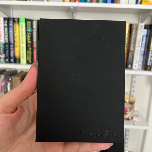 Shashi Particulire Earrings - Picture 3 of 7